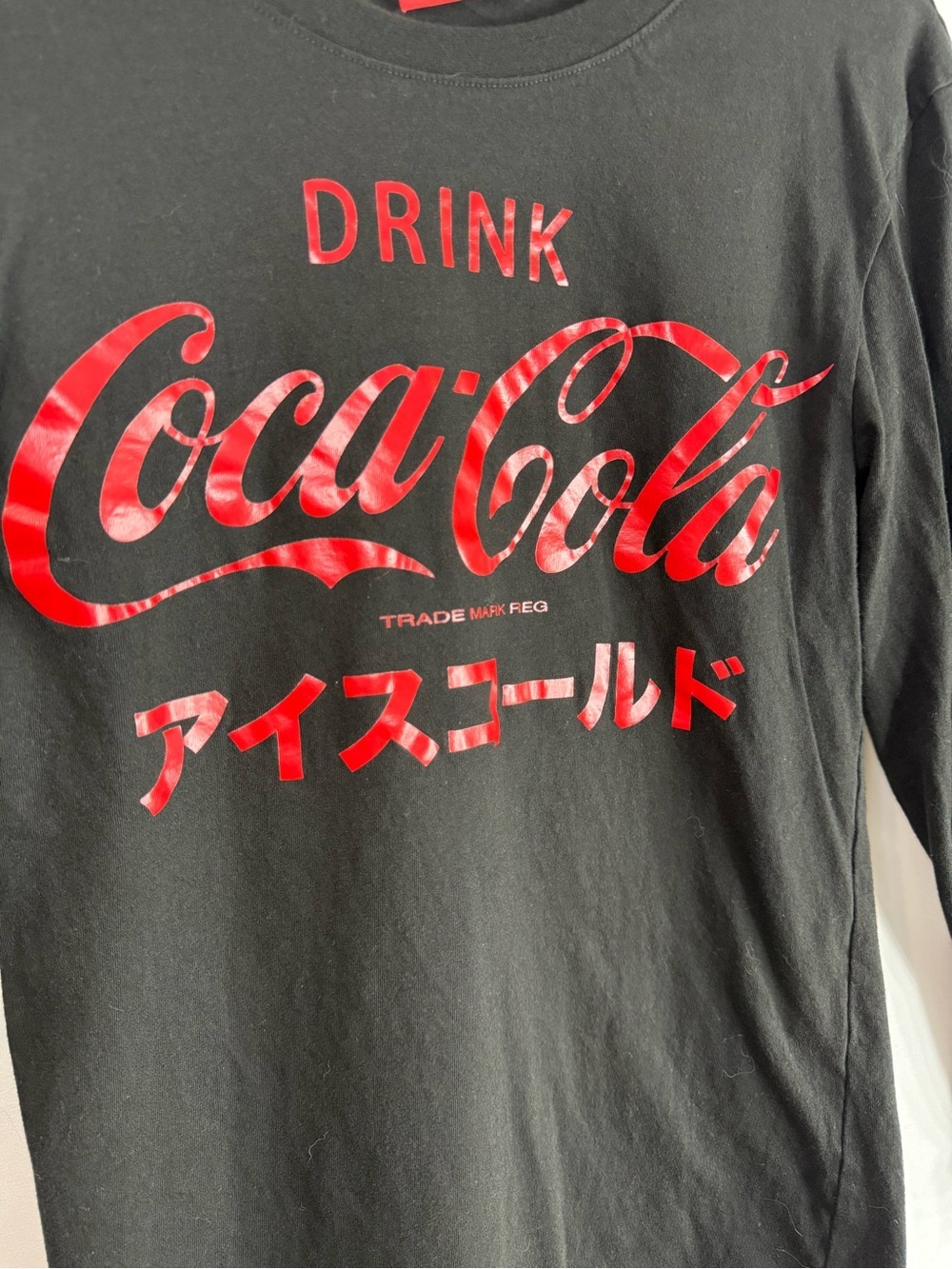 Coca-Cola Graphic Tee Small Black Red Foreign Language Logo Long Sleeve, size S - Picture 3 of 6